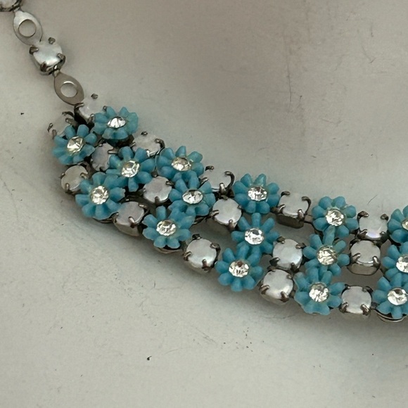 4/$100 Vintage 1960 choker blue flower necklace 16 inches 🌺 - Picture 5 of 8